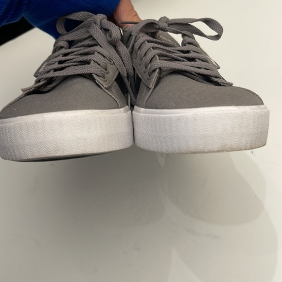 ADIDAS DAILY DOVE GREY 3.0 CASUAL SNEAKERS MENS-BOYS SIZE 6.5. WOMANS SIZE 8 - Picture 10 of 16